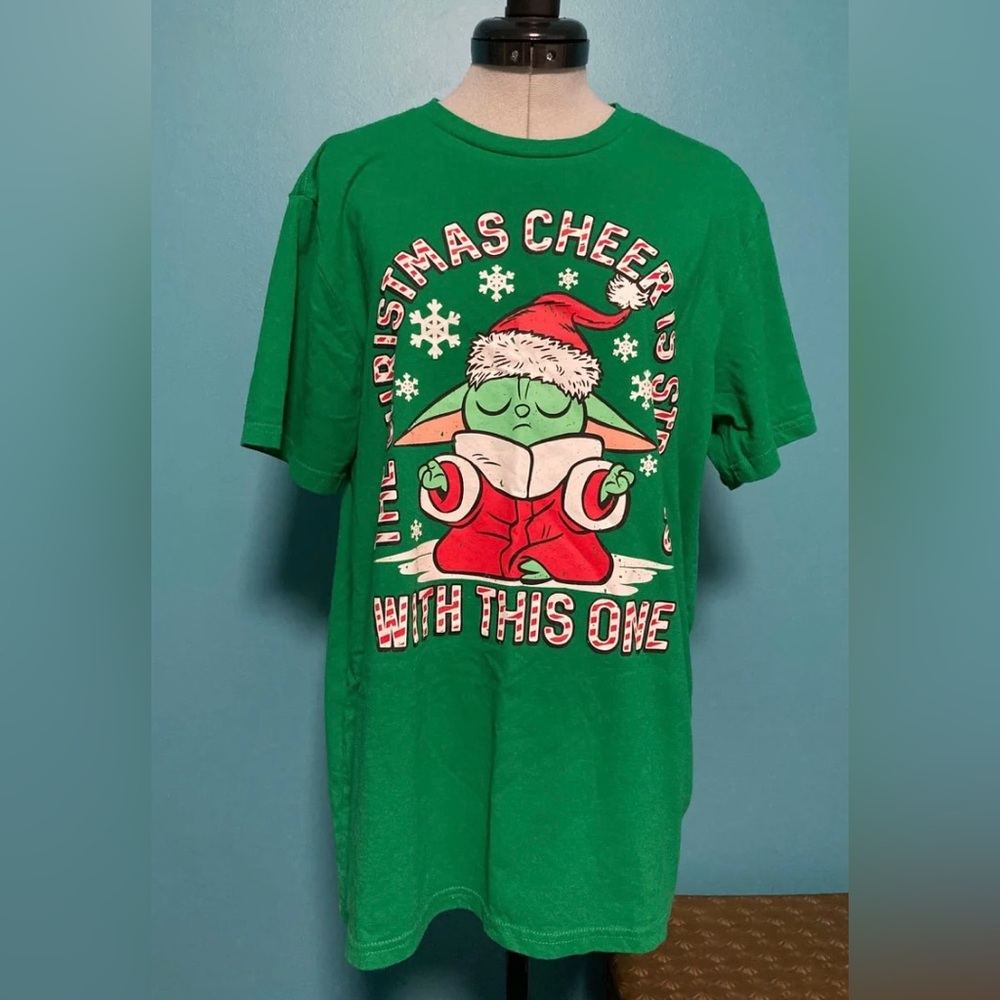 Green Baby Yoda Christmas Graphic T-Shirt, Medium
